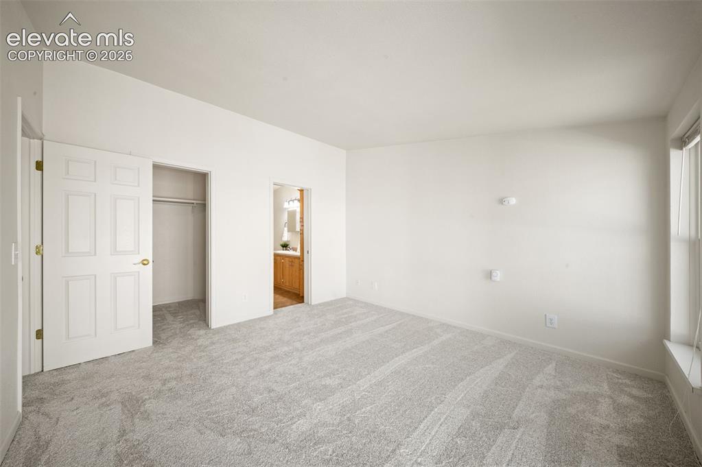 Image 13 of 27: Bedroom