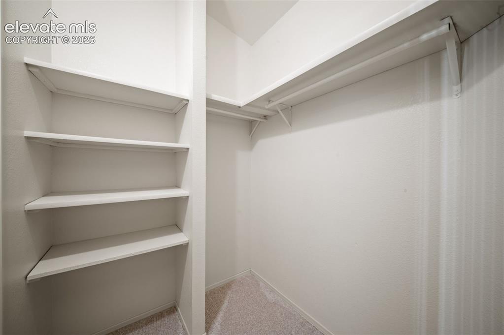 Image 15 of 27: Closet