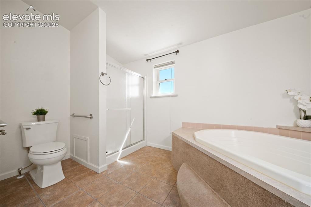 Image 17 of 27: Bathroom