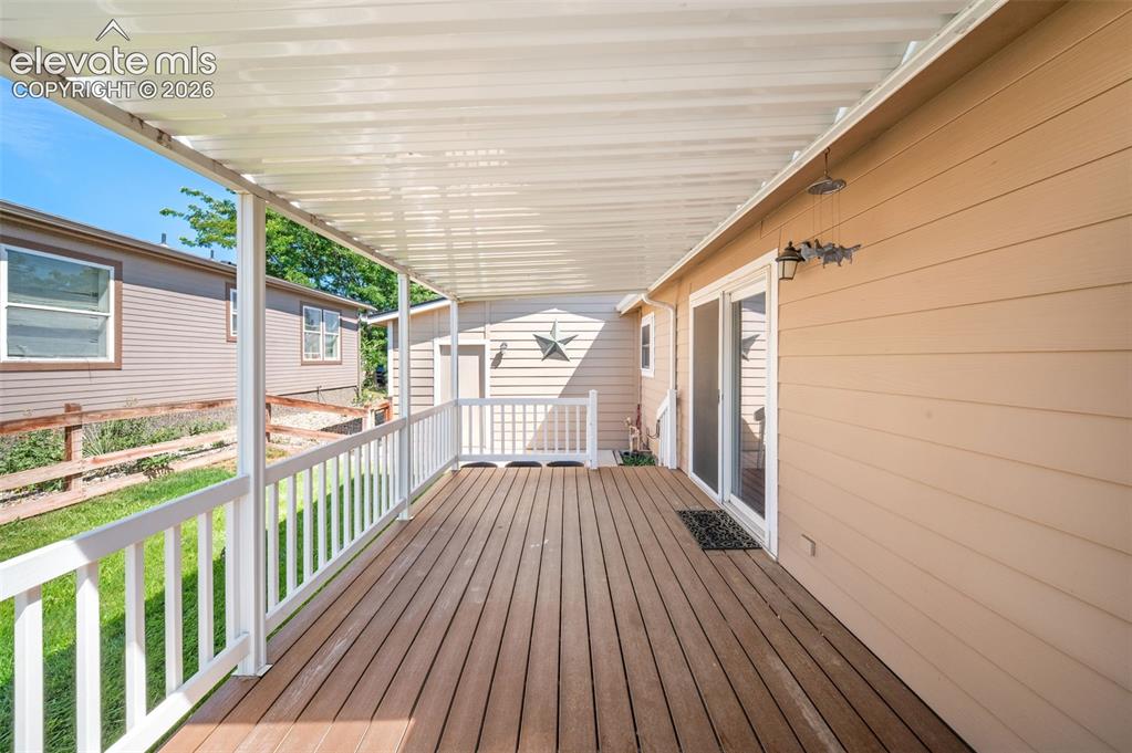 Image 21 of 27: Deck