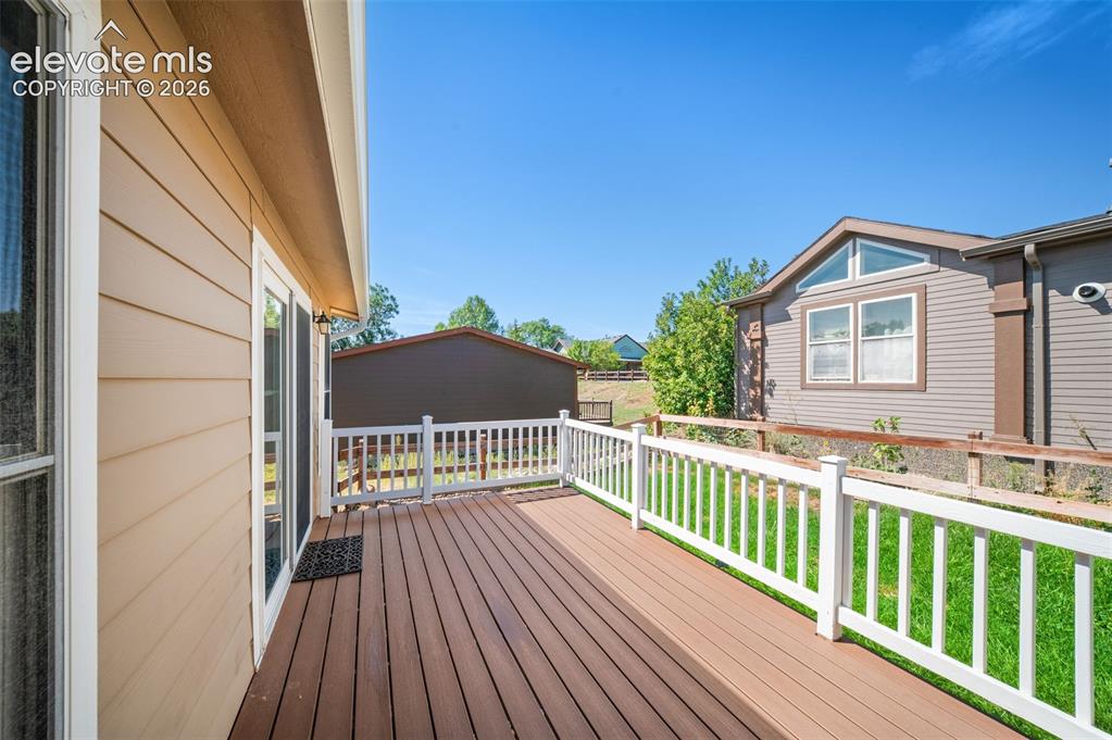 Image 22 of 27: Deck