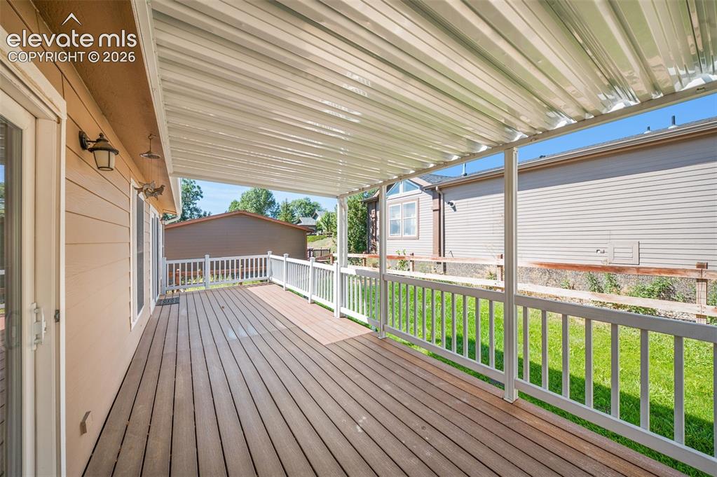 Image 23 of 27: Deck