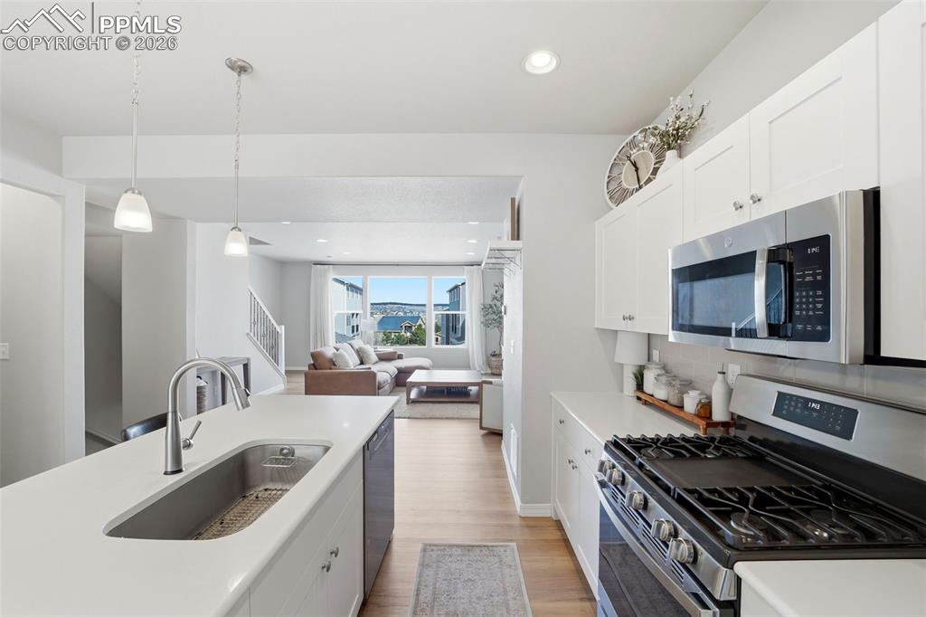 Image 18 of 44: Kitchen