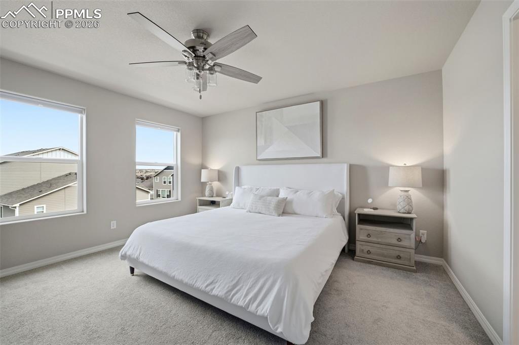 Image 29 of 44: Bedroom