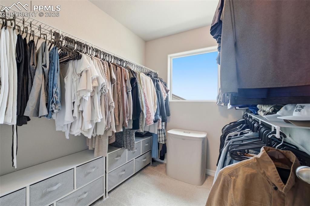 Image 31 of 44: Closet