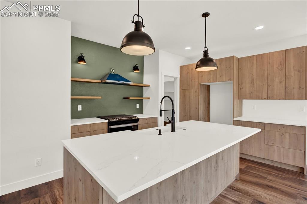 Image 10 of 47: Kitchen