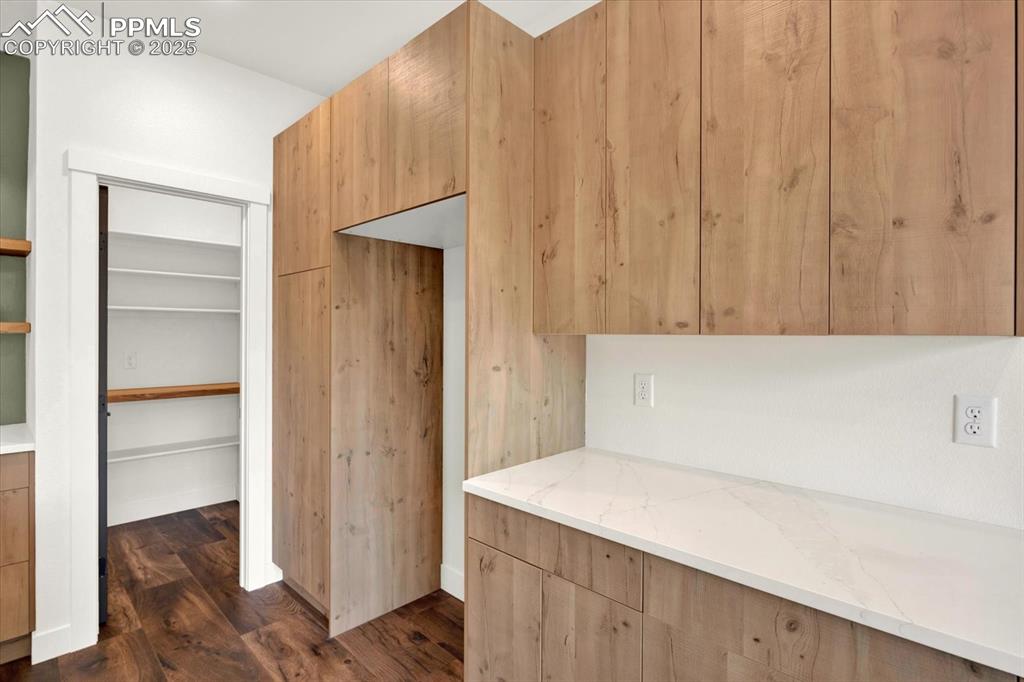 Image 11 of 47: Closet