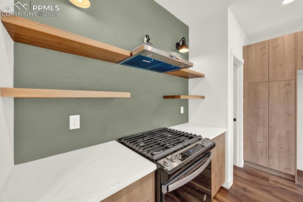 Image 12 of 47: Kitchen