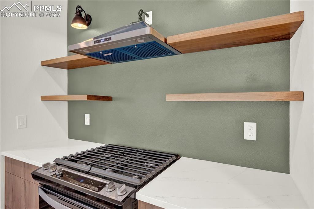 Image 13 of 47: Kitchen