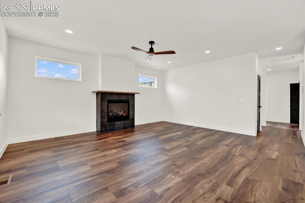 Image 14 of 47: Living Room