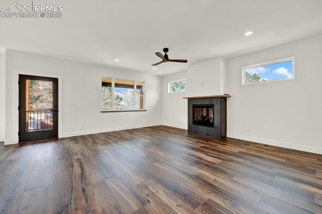 Image 16 of 47: Living Room