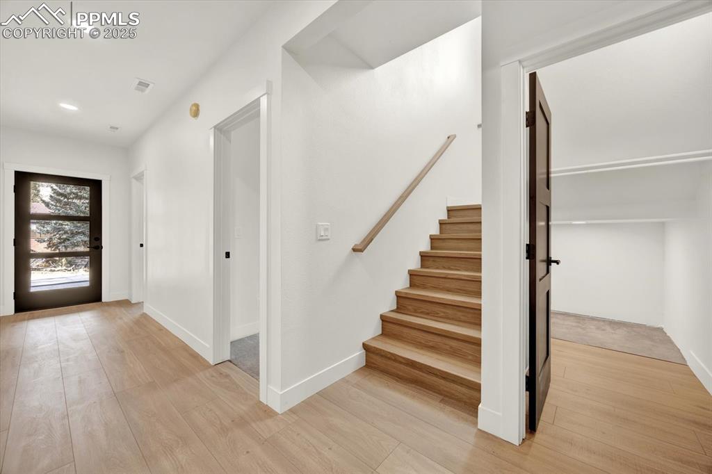 Image 21 of 47: Entry