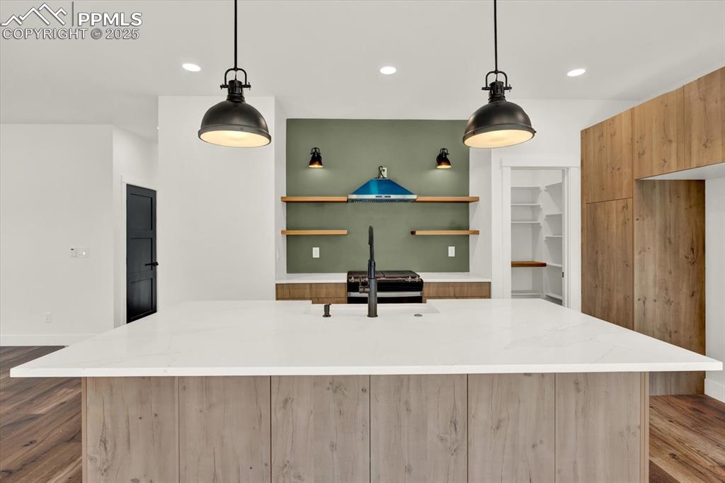 Image 5 of 47: Kitchen