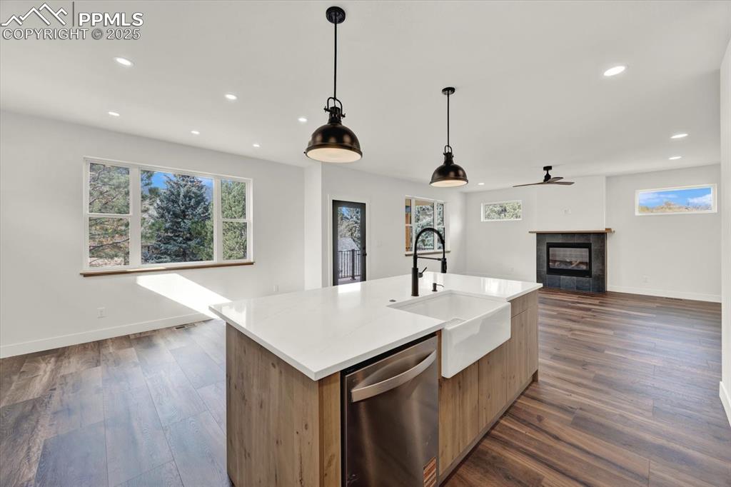 Image 7 of 47: Kitchen