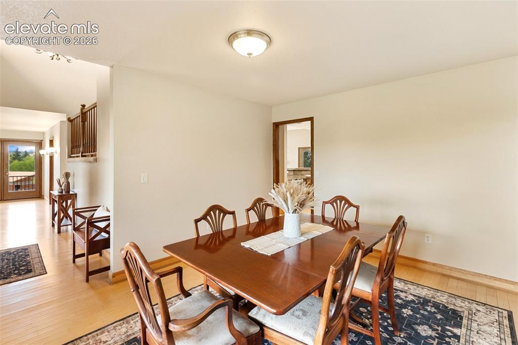 Image 17 of 50: Dining Area