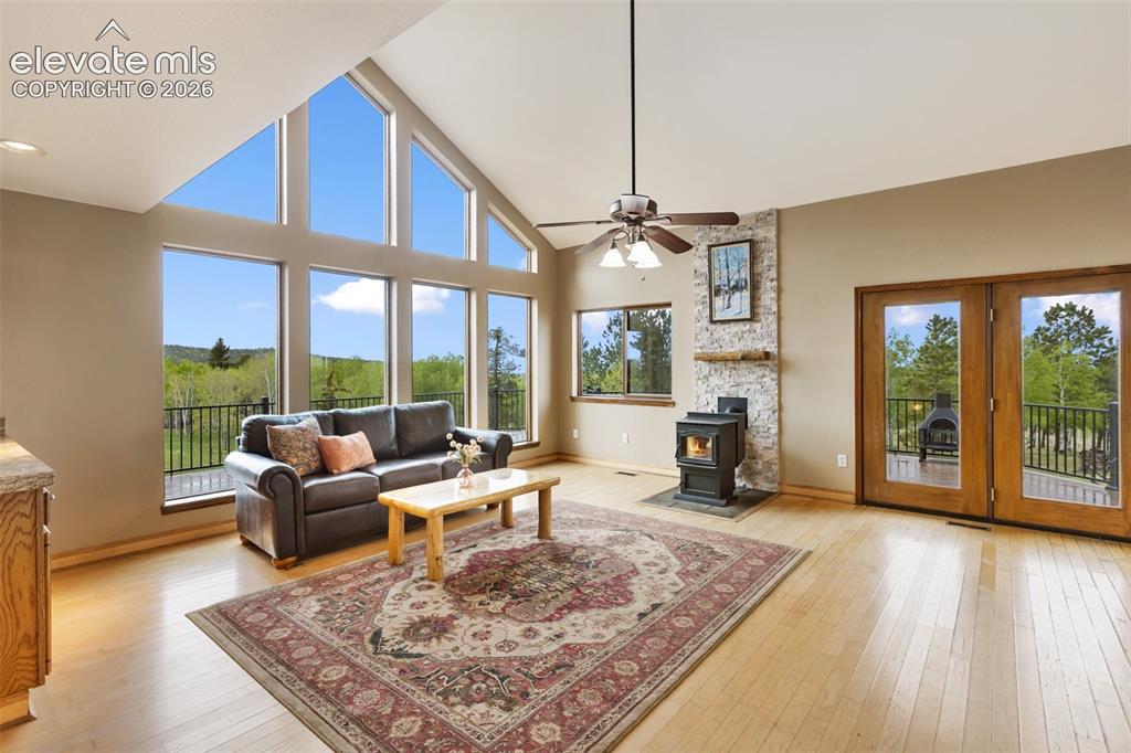 Image 9 of 50: Living Room