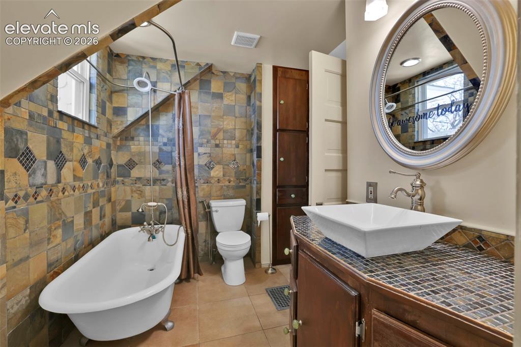 Image 31 of 48: Upstairs--full bath