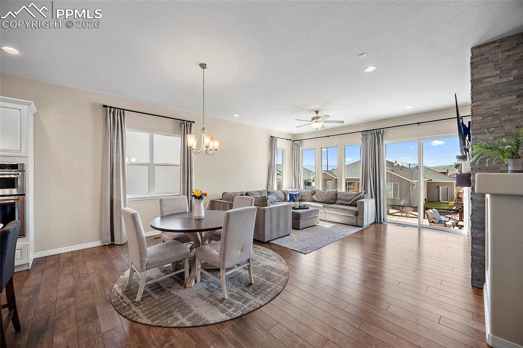 Image 10 of 48: Dining Area