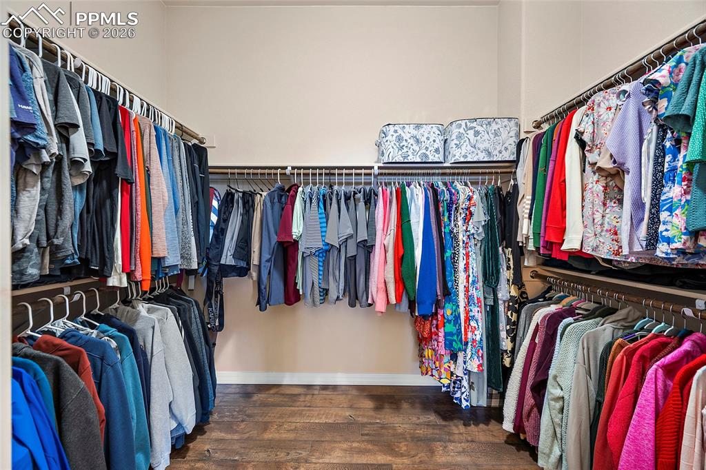 Image 21 of 48: Closet