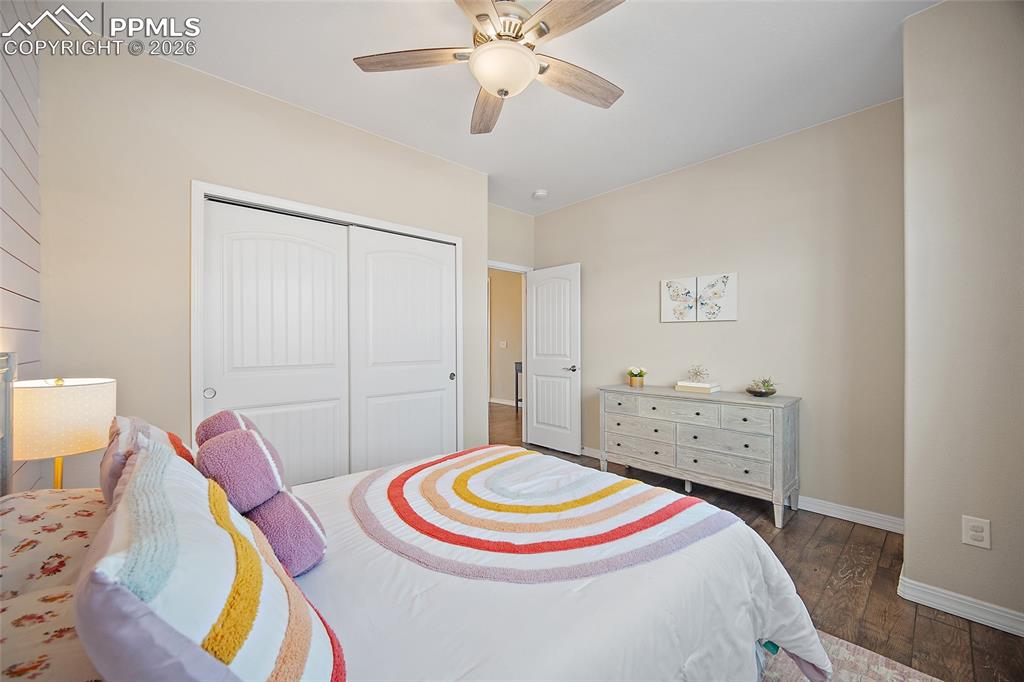 Image 24 of 48: Bedroom