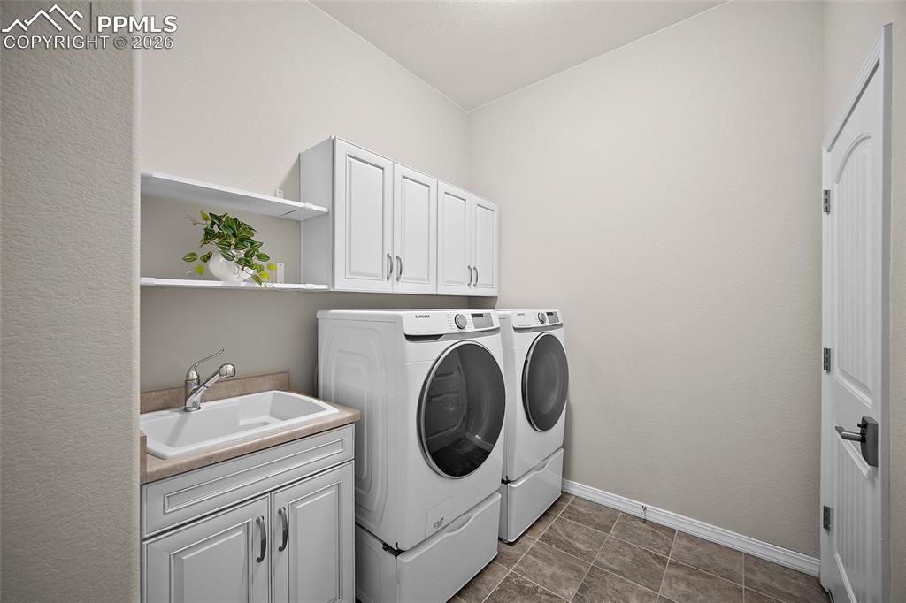 Image 26 of 48: Laundry