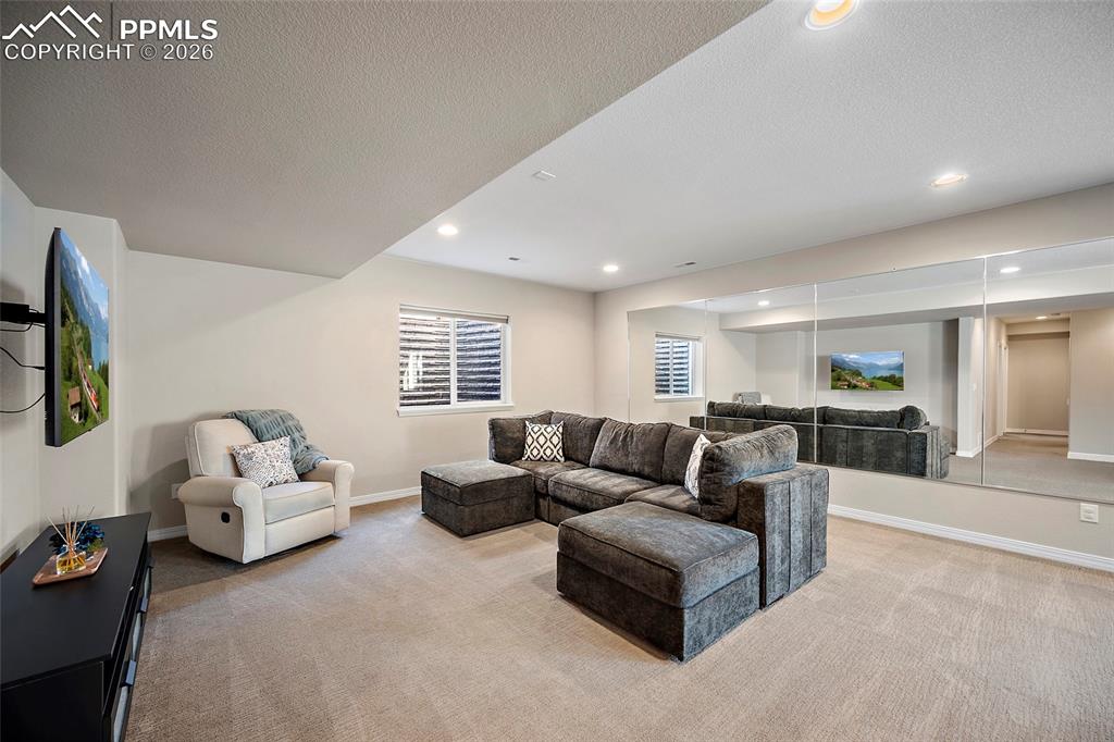 Image 28 of 48: Living Room