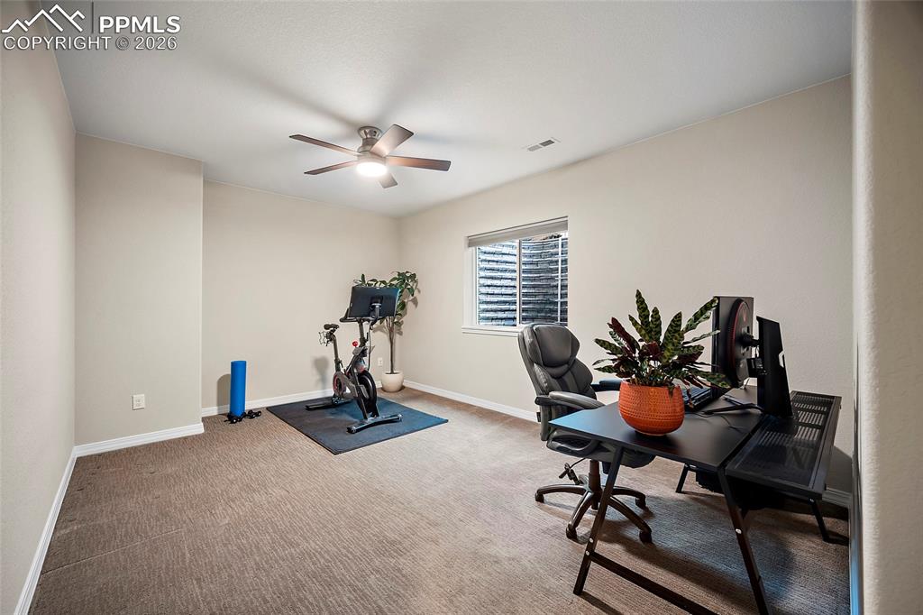 Image 34 of 48: Office