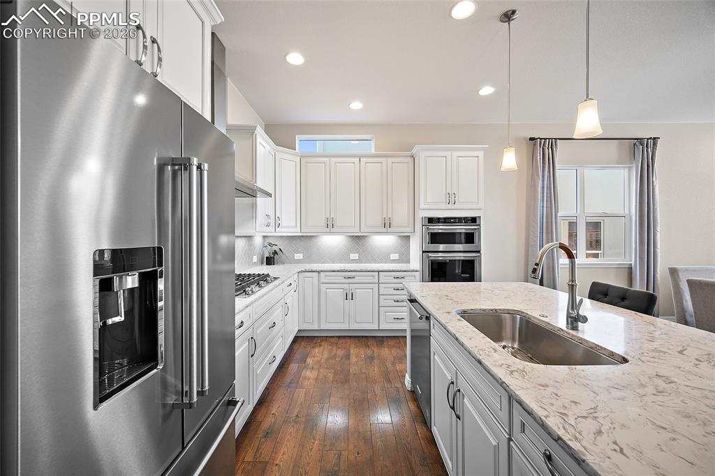 Image 4 of 48: Kitchen