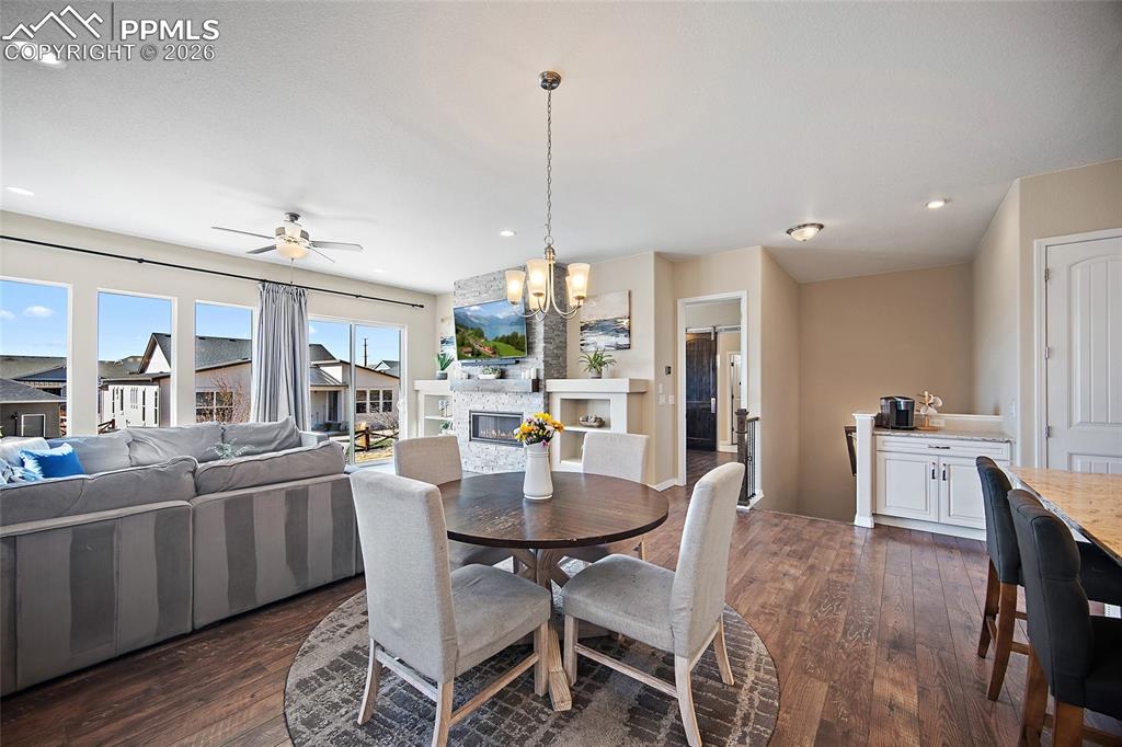 Image 8 of 48: Dining Area