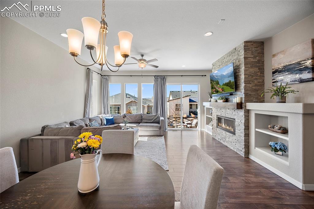 Image 9 of 48: Dining Area