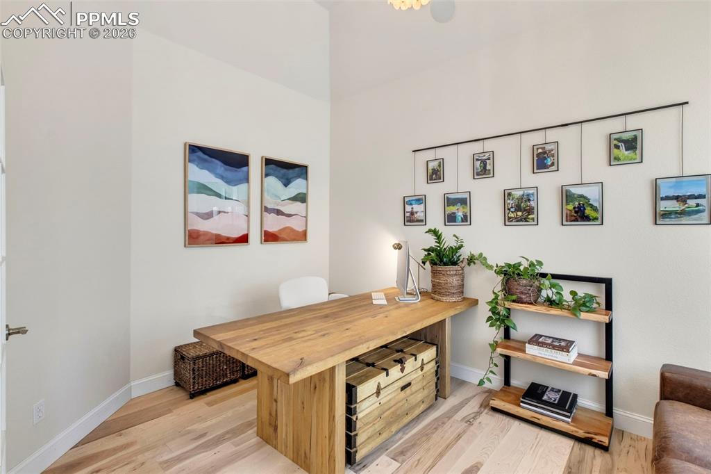 Image 10 of 49: Office