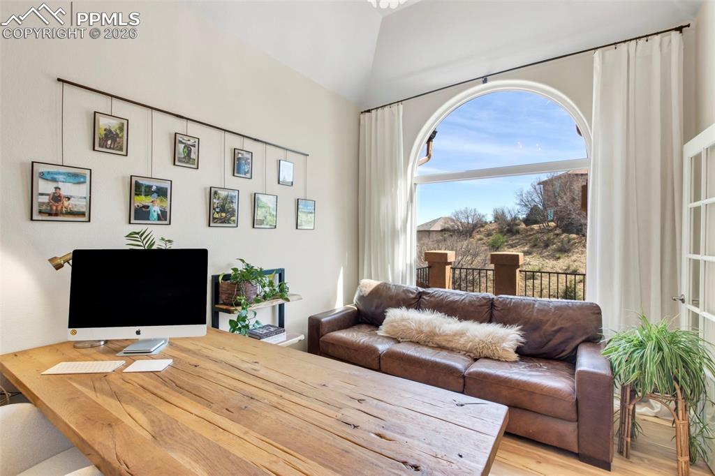 Image 11 of 49: Office