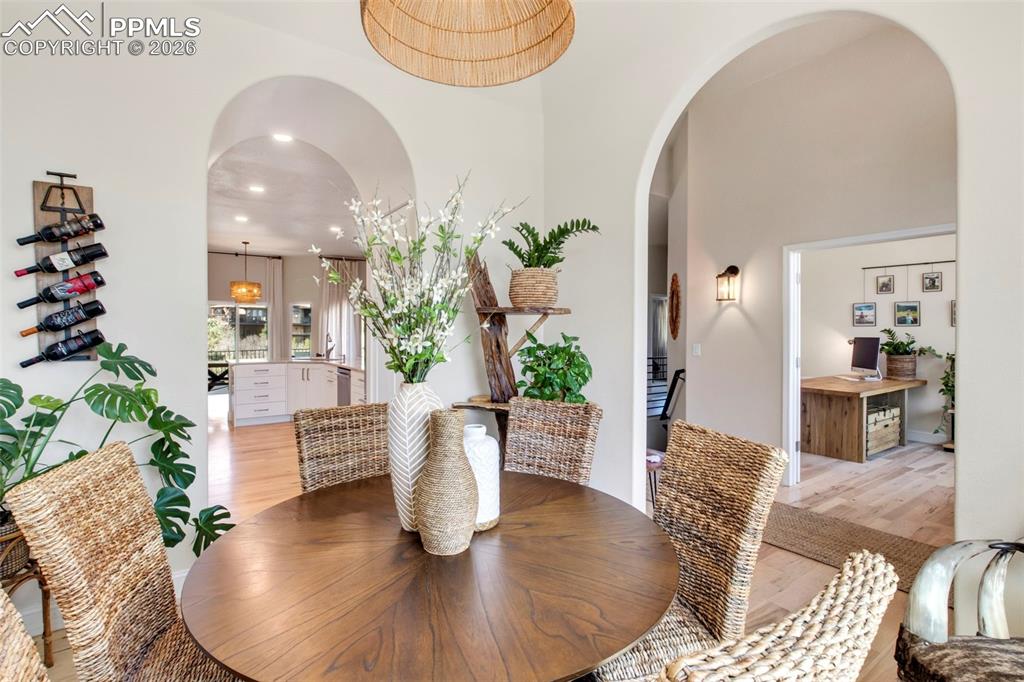 Image 12 of 49: Dining Area