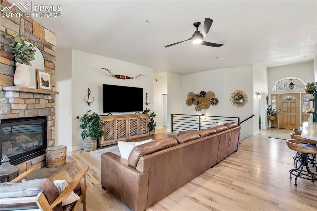 Image 16 of 49: Living Room