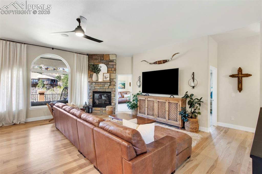 Image 17 of 49: Living Room