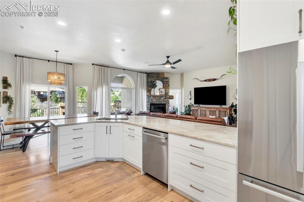 Image 20 of 49: Kitchen