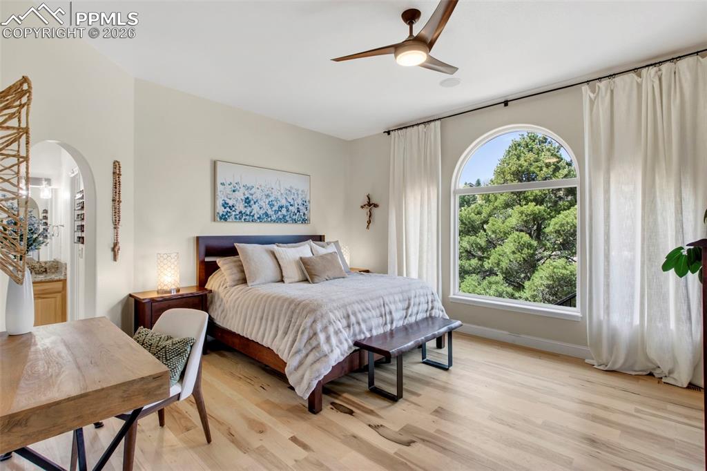 Image 23 of 49: Bedroom