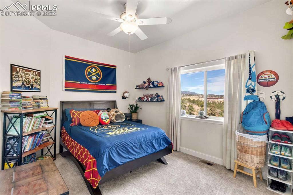 Image 28 of 49: Bedroom