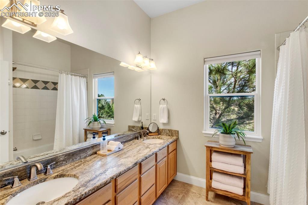 Image 29 of 49: Bathroom