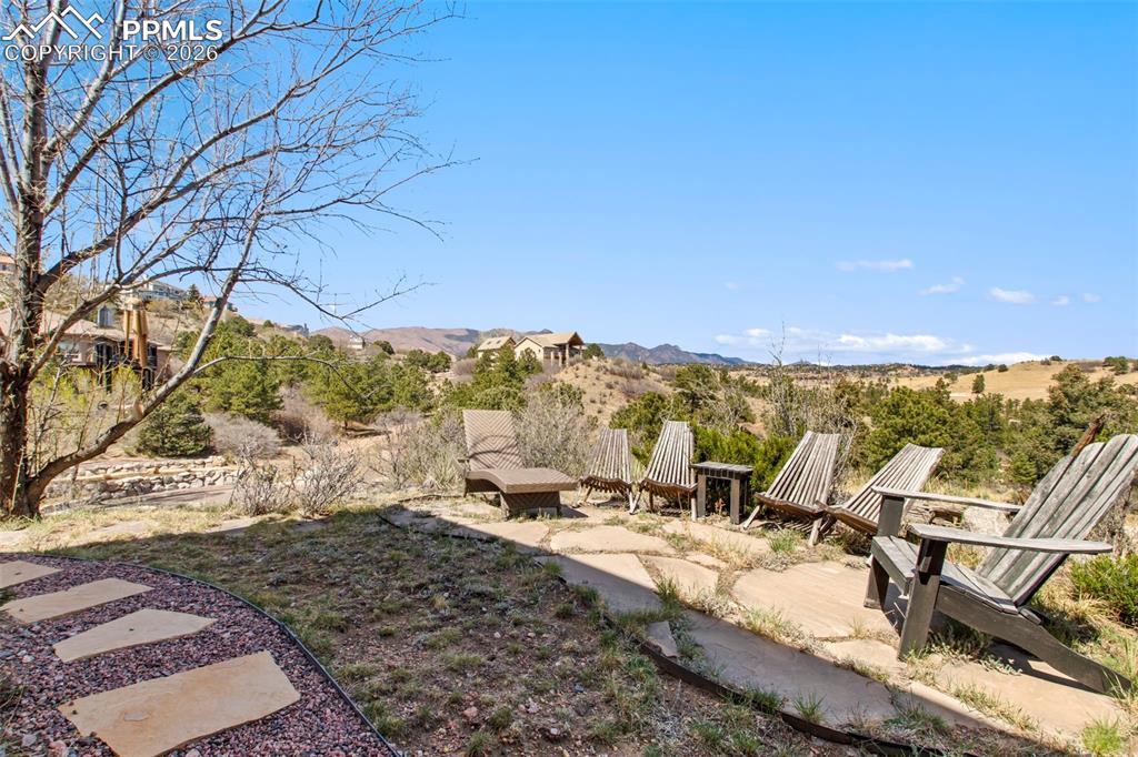 Image 48 of 49: Yard