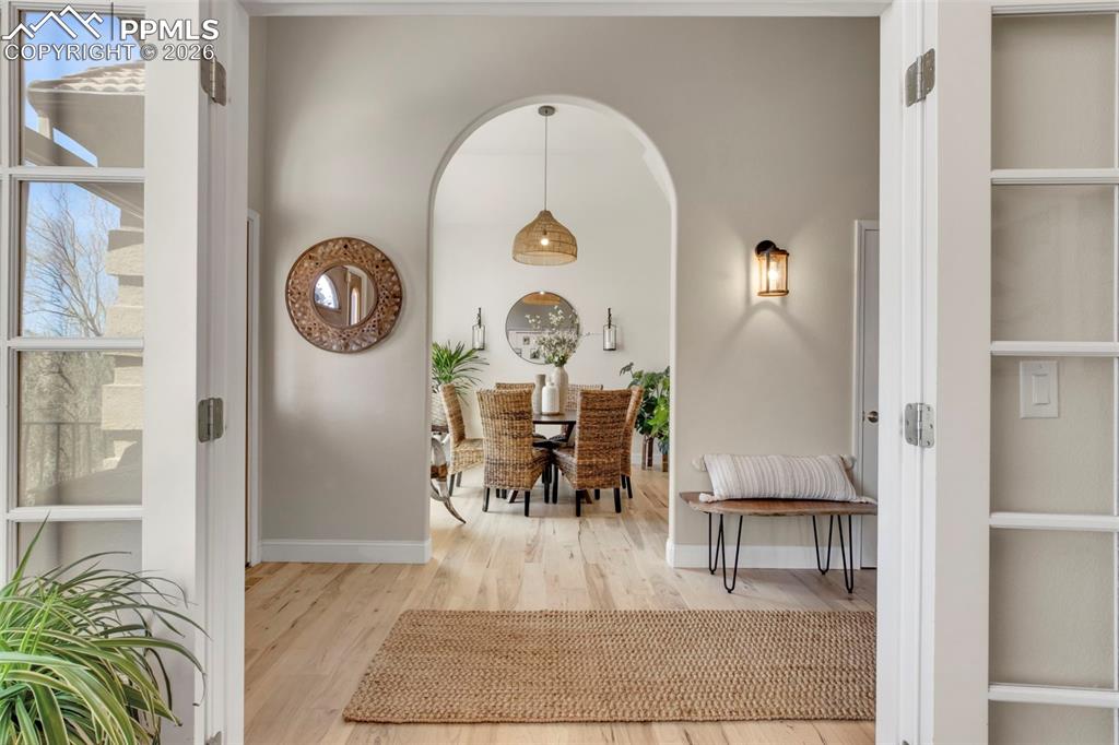 Image 9 of 49: Entry