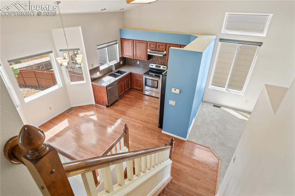 Image 17 of 43: Easy flow from entry to dining room and kitchen area, open stairways to bed