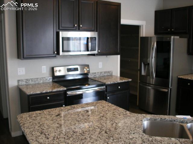 Image 10 of 44: Kitchen