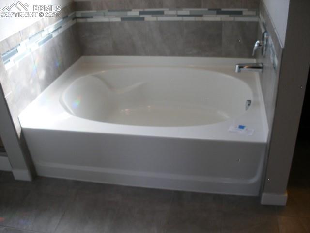 Image 15 of 44: Bathroom