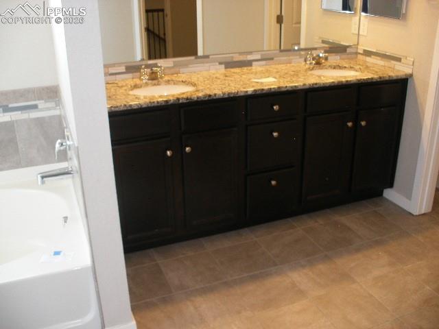 Image 16 of 44: Bathroom