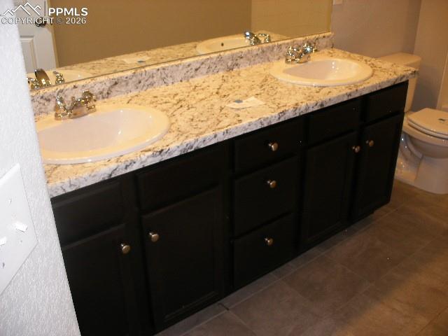 Image 18 of 44: Bathroom