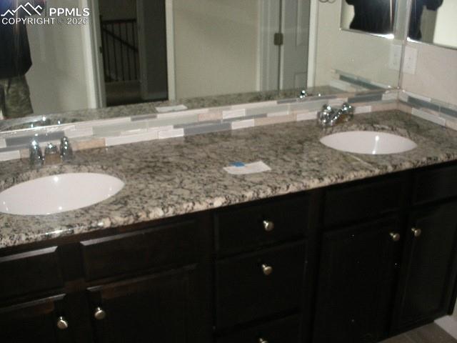 Image 19 of 44: Bathroom