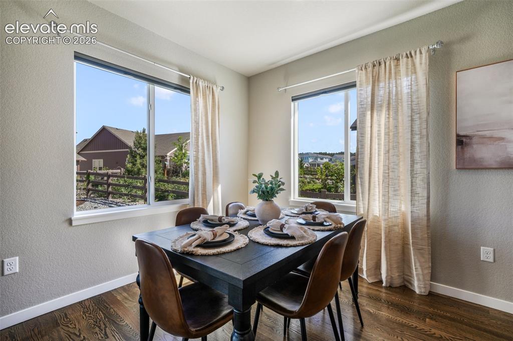 Image 14 of 50: Dining Area