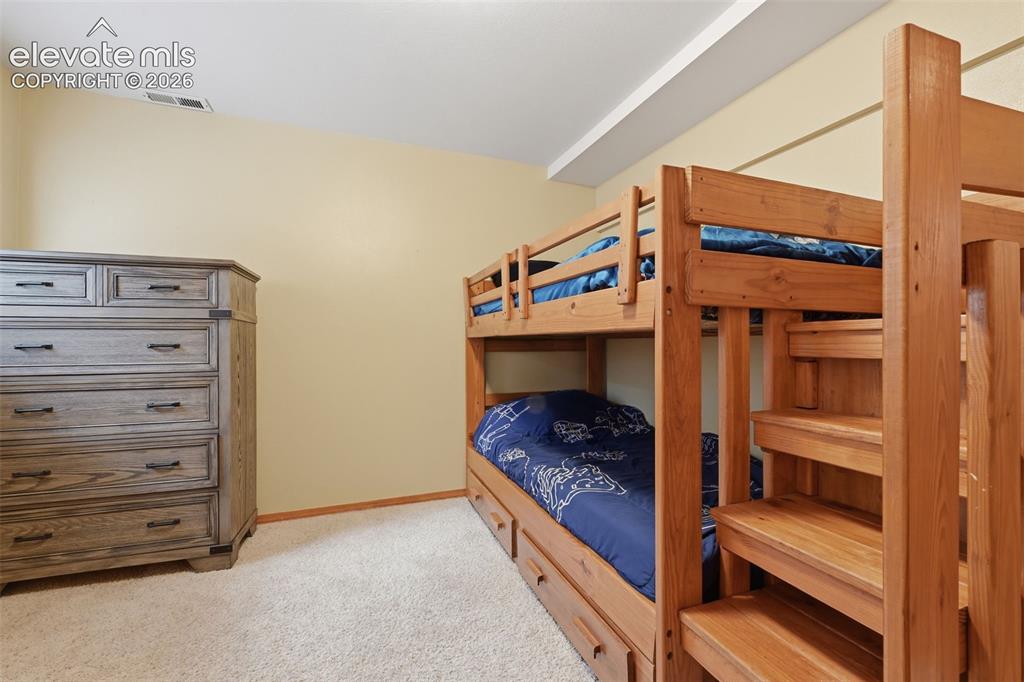 Image 19 of 28: Bedroom