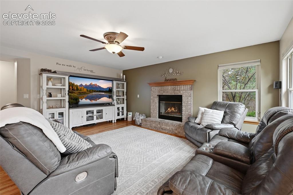 Image 7 of 28: Living Room